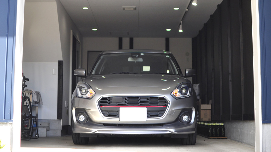 車庫にある車
