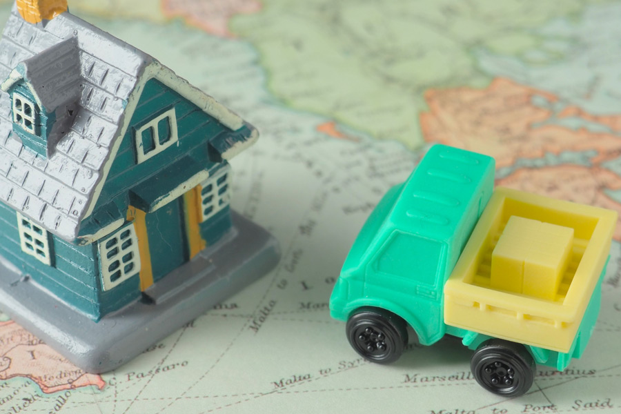 引越し荷物は「持っていく・送る・日本に残す・処分する」に分ける
